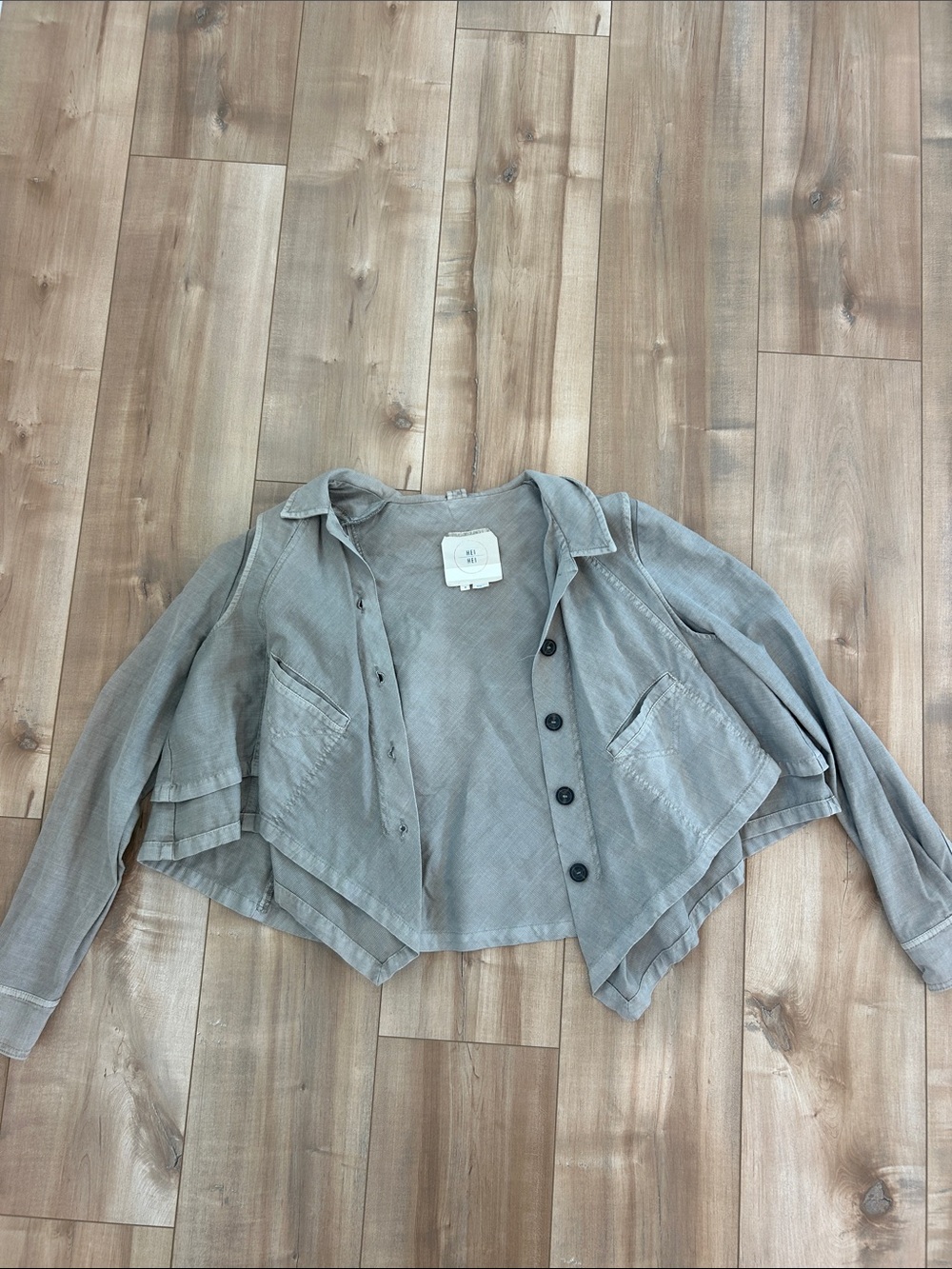 Cropped Light Gray Jean Jacket with Button-Front